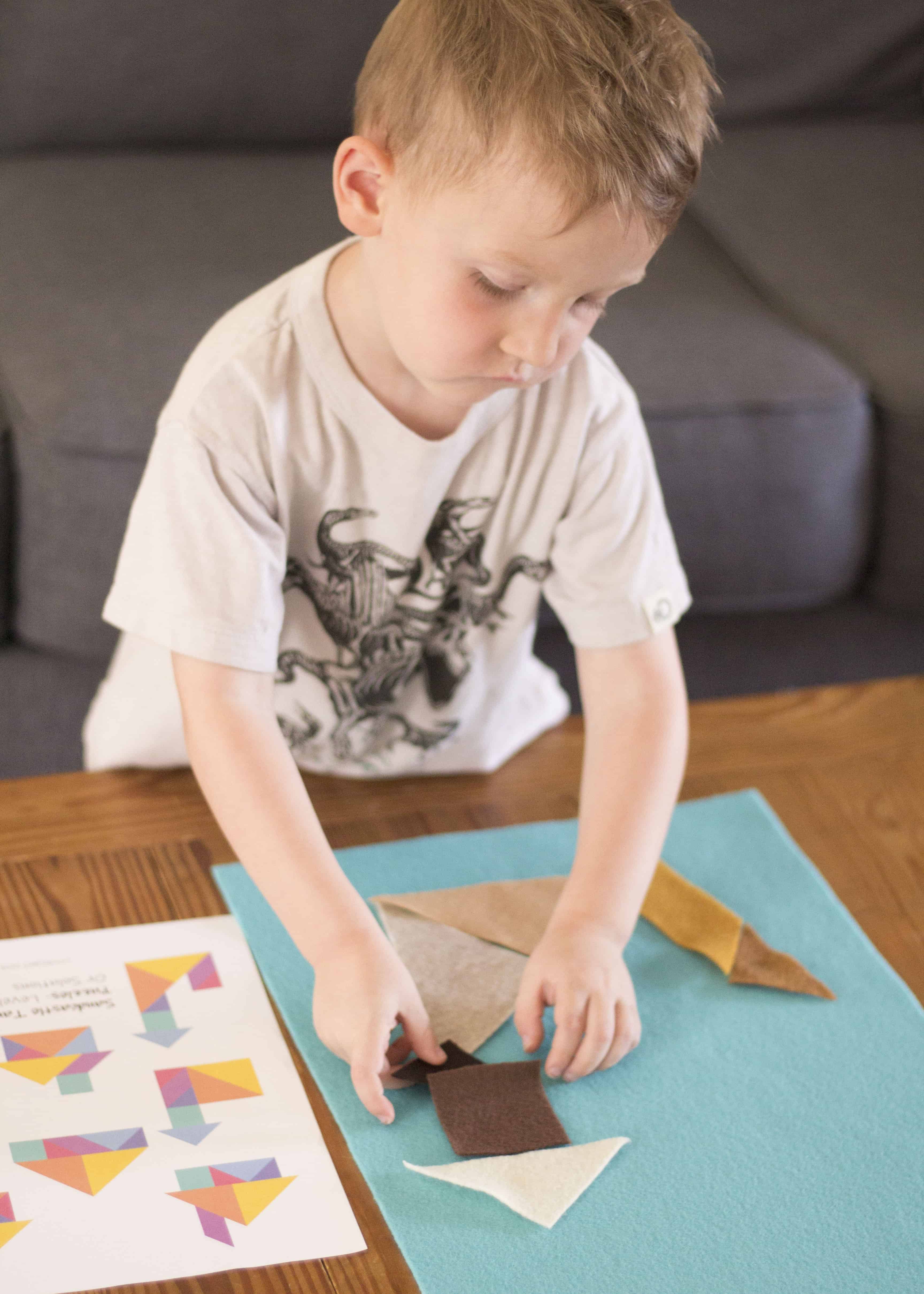 TODDLER PLAYING TANGRAM