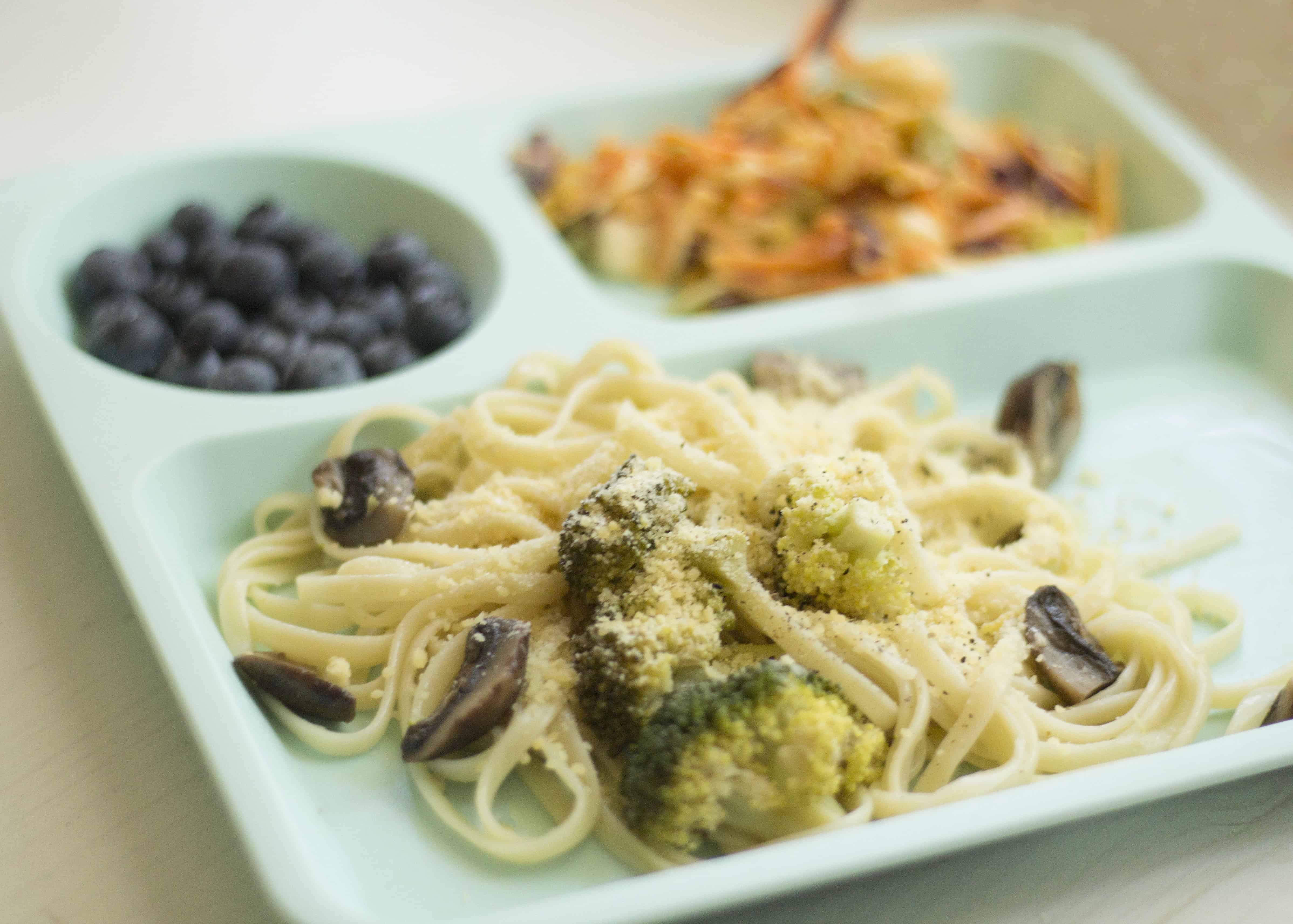 LEMONY LINGUINE WITH BROCCOLI