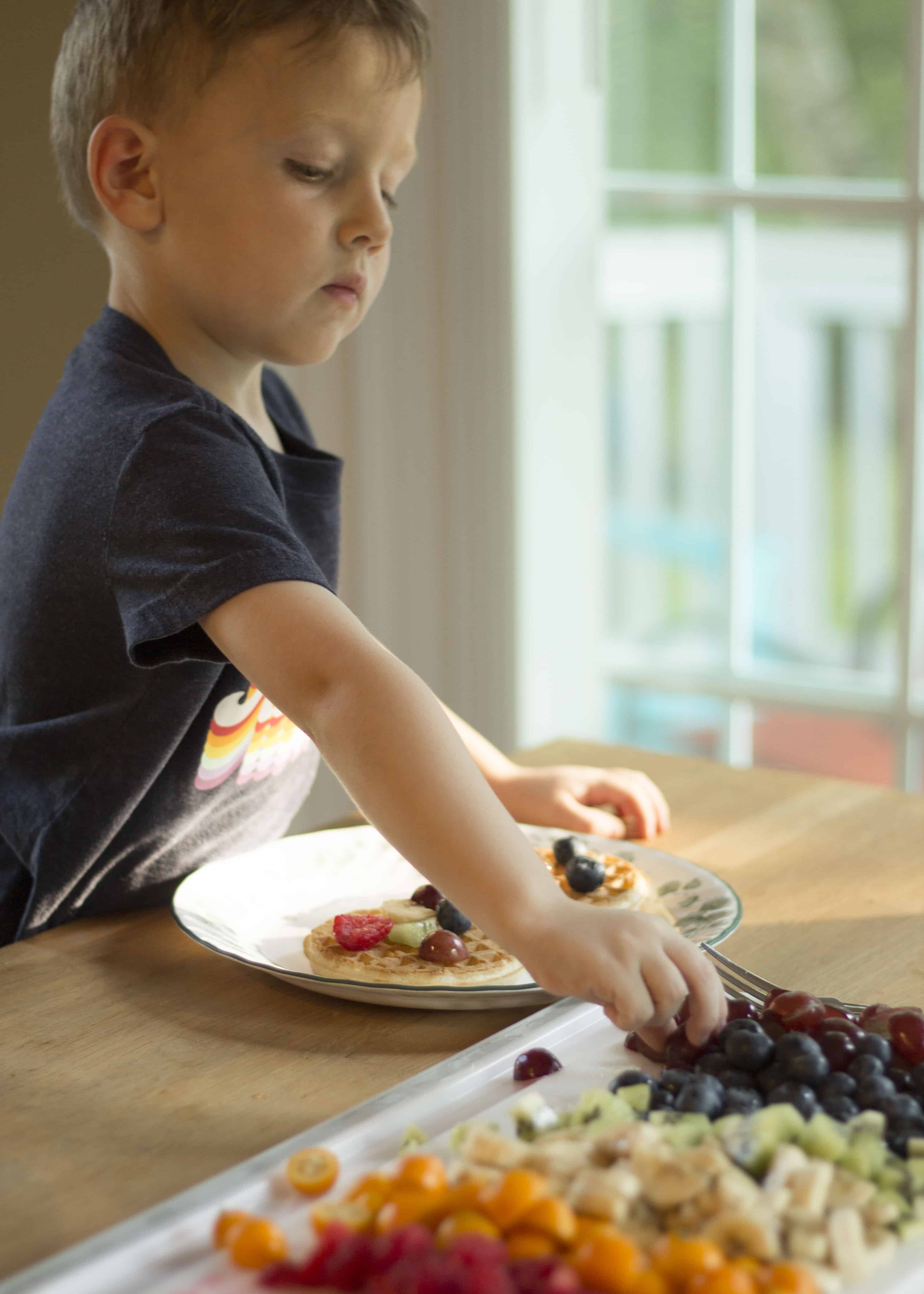 TODDLER CHOOSING FRUIT